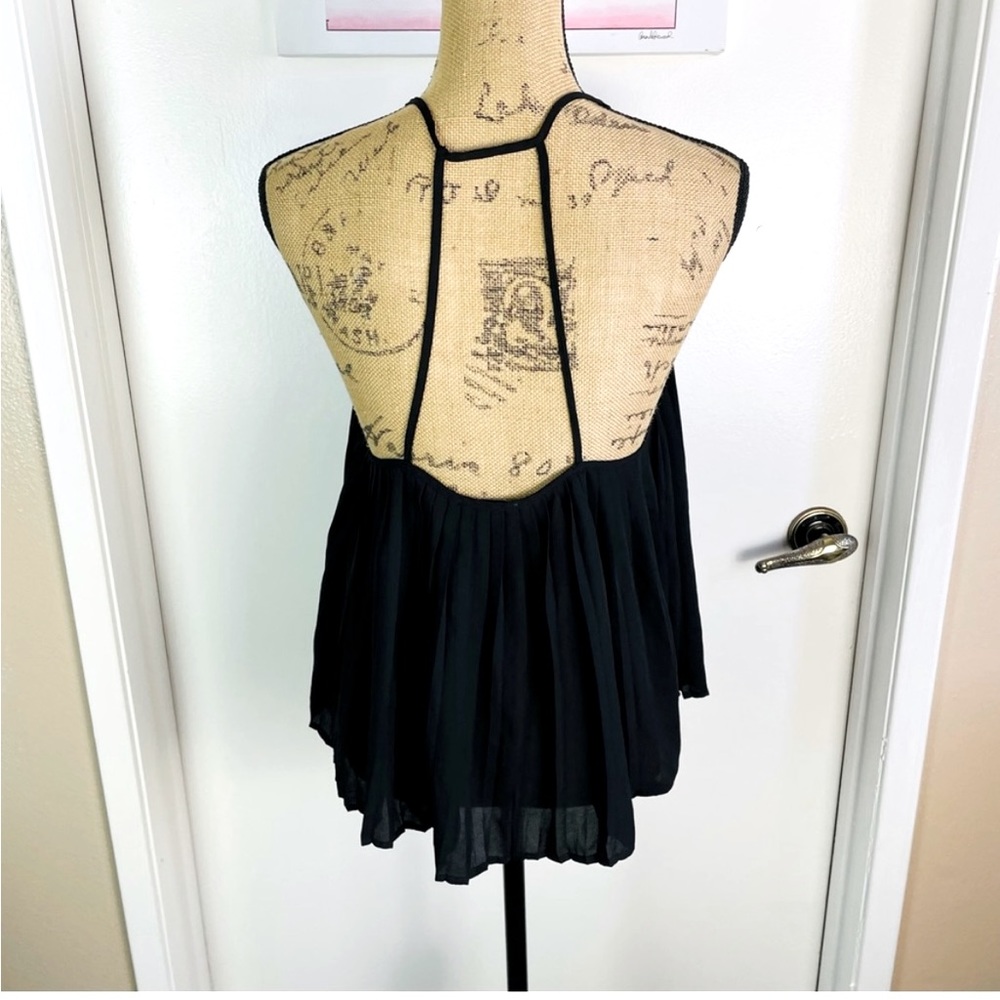 Contempo Blouse Top Sleeveless Medium black halter flowy tie Pleated